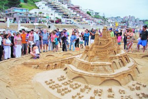 Concurso de castillos de arena en reñaca