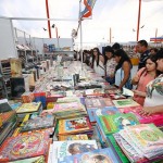 Panorama familiar en la Feria del Libro de Viña
