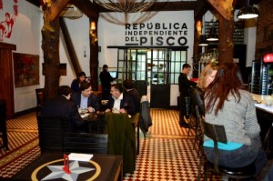 Día del Amigo: 6 bares donde ir a festejarlo en Santiago