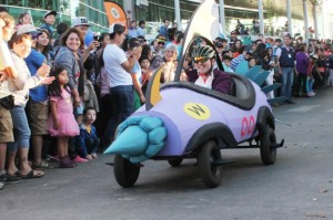 Carrera de autos locos en Valdivia
