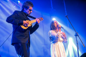 Javiera y Ángel cantan a Violeta Parra