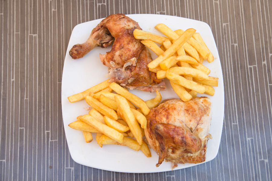 Pollo y papas fritas gratis para festejar el Día del Pollo a las Brasas
