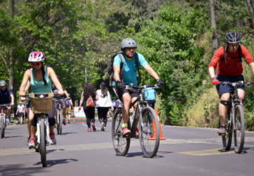 Cine y cicletadas por Santiago en el Día Nacional sin Auto