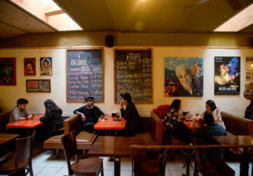 Yungay Viejo: El bar donde regalan schop mientras juegas cartas