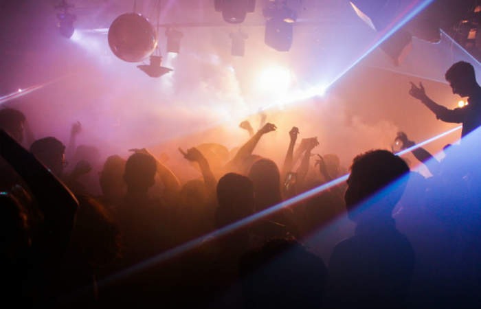 Los mejores clubes para bailar electrónica en Santiago