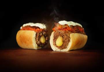 Burgerdog, la mezcla entre hamburguesa y hot dog que la rompe en Providencia