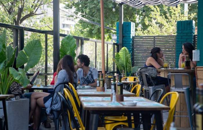 Social Bar & Cocinas: La terraza más relajada de Vitacura