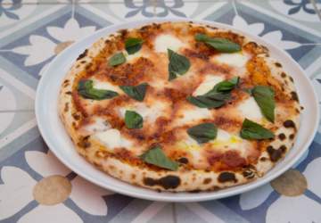 La verdadera pizza napolitana está 2 X 1 en La Divina Comida