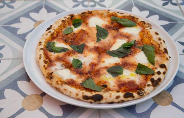 La verdadera pizza napolitana está 2 X 1 en La Divina Comida