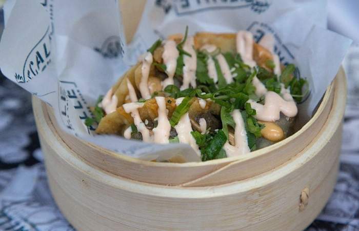 DeCalle: El restaurante de cocina callejera y asiática que abrió el Mejor Chef del Año