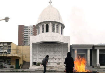 Dios: El documental que ofrece una singular y crítica mirada a la religiosidad en Chile