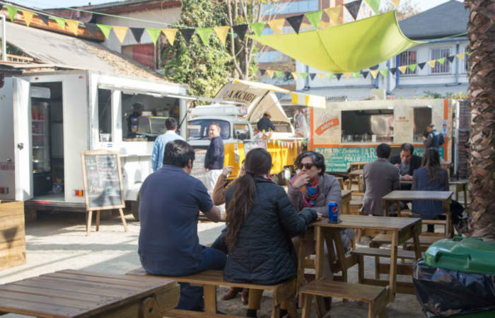 El Callejón, el nuevo patio de food trucks de Providencia
