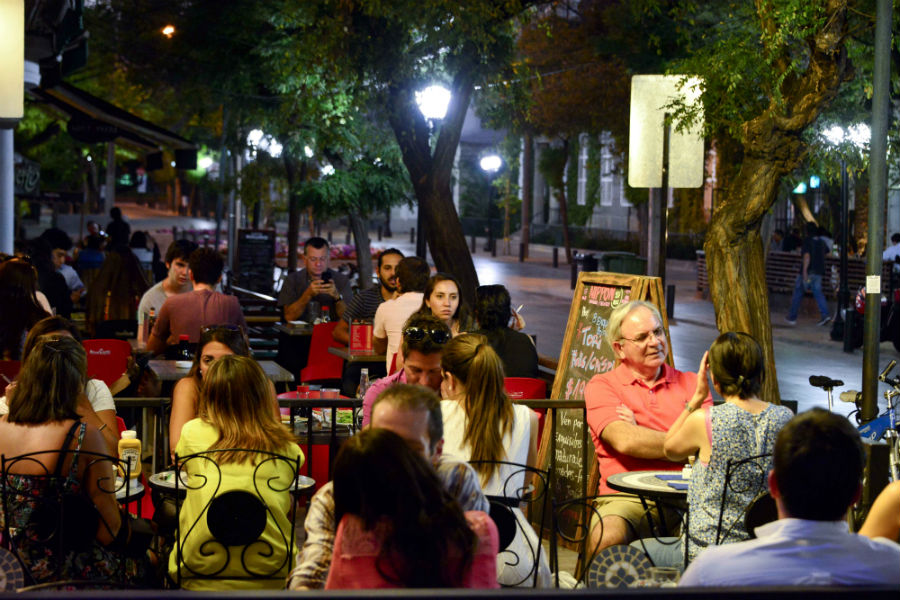 Boulevard Orrego Luco, la fiesta con música, libros y restaurantes en la calle