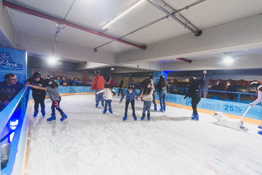 Abre primera cancha de patinaje en hielo en Viña del Mar