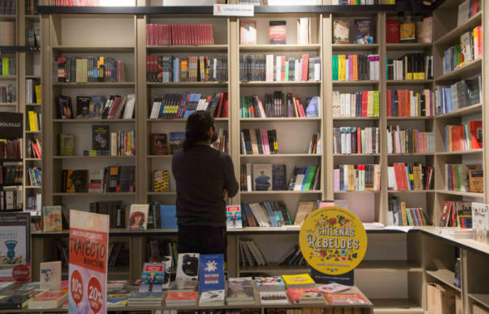Ya abrió la primera librería dentro del Metro de Santiago