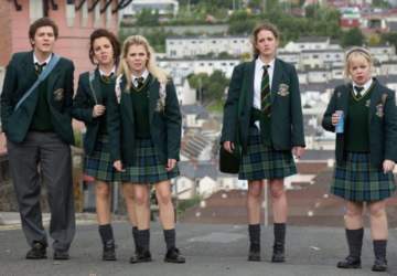 Vuelve Derry Girls, una oda a los años 90