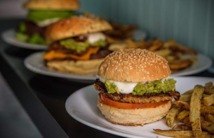 La Inclusiva, una hamburguesería “sin restricciones” en el corazón de Ñuñoa