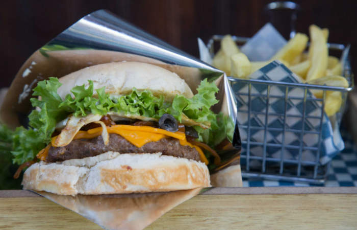 La sabrosa picada de hamburguesas que esconde el centro de Santiago