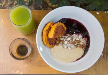 Justicia Café, una barra de Providencia donde tomar un “desayuno especial” los fines de semana