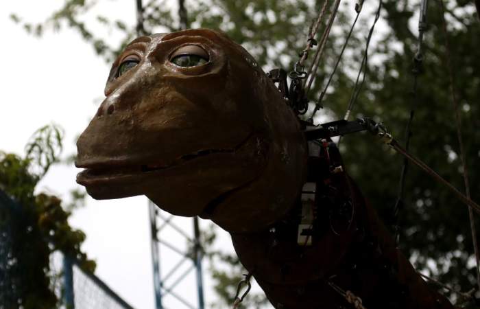 Santiago a Mil 2020: Así es La Pichintún, una dinosauria bebé que recorrerá la Quinta Normal