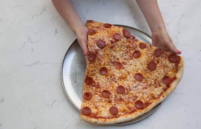 Zoldano’s, la pizzería que te regala un mes de pizza si te comes un trozo de un kilo