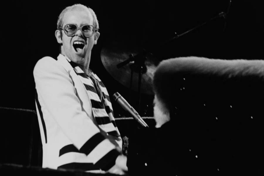 Elton John liberará seis de sus conciertos más increíbles en YouTube