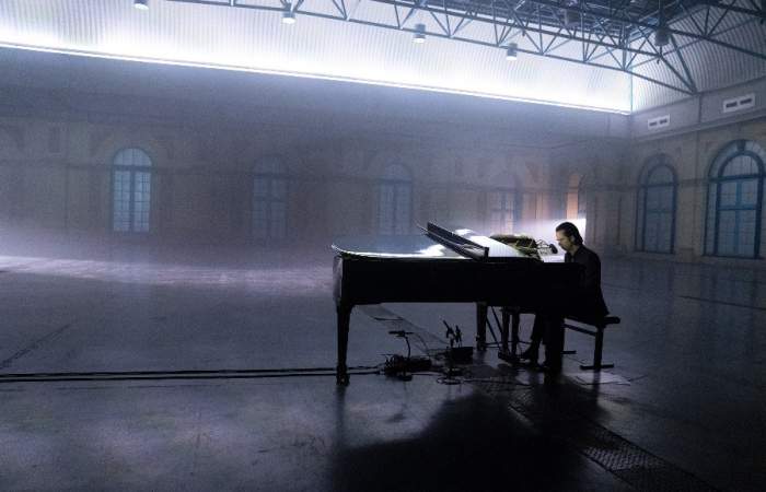 El imperdible concierto de Nick Cave solo al piano y en streaming para todo el mundo