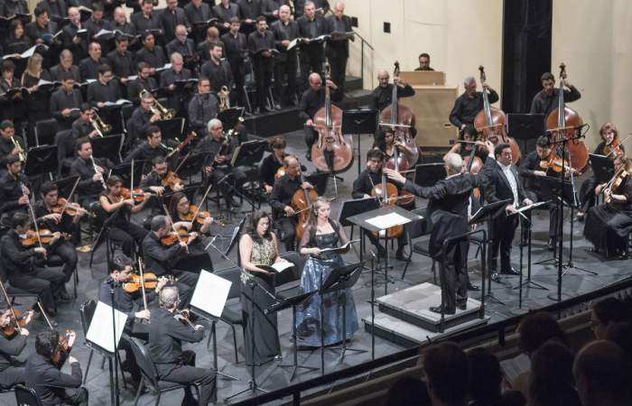 La Orquesta Sinfónica de Chile rinde homenaje a las víctimas de Covid con el emocionante Réquiem de Mozart