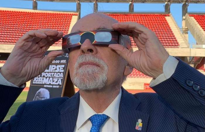 José Maza dará interesante charla gratuita sobre el eclipse solar de diciembre