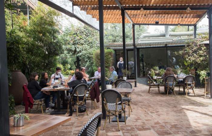 Áurea Restaurante: la nueva terraza en medio de un jardín escondido