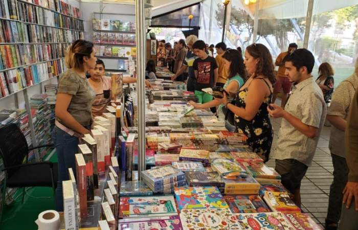 La Feria del Libro de Ñuñoa vuelve a la plaza en modo presencial