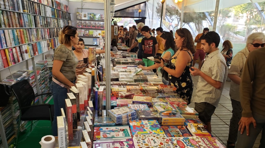 La Feria del Libro de Ñuñoa vuelve a la plaza en modo presencial