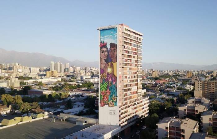 El mural de 60 metros de alto que embellece y limpia el aire del barrio Yungay