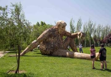 Conoce a Ulla, la troll de madera gigante que sorprende a los visitantes del Parque de la Familia