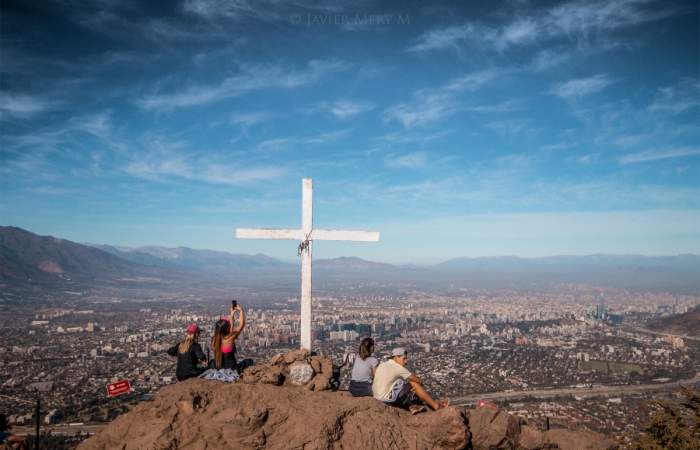 Los mejores cerros y parques para para hacer trekking en Santiago esta primavera