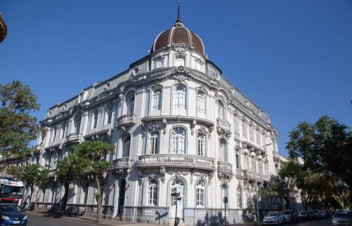 Viaja en el tiempo con los recorridos por el imponente y elegante Palacio Larraín