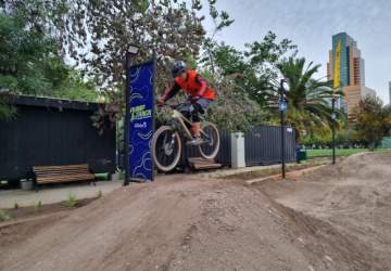 El Parque Araucano luce un renovado pump track para ciclistas de todas las edades