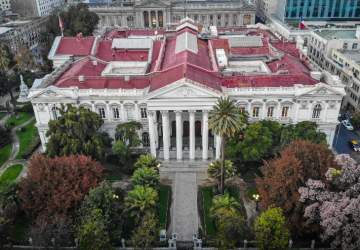 Un recorrido gratuito te invita a conocer la historia de las constituciones de Chile
