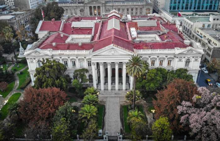 Un recorrido gratuito te invita a conocer la historia de las constituciones de Chile