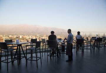 Luna Bar: la escondida terraza del Costanera Center con espectacular vista de Santiago