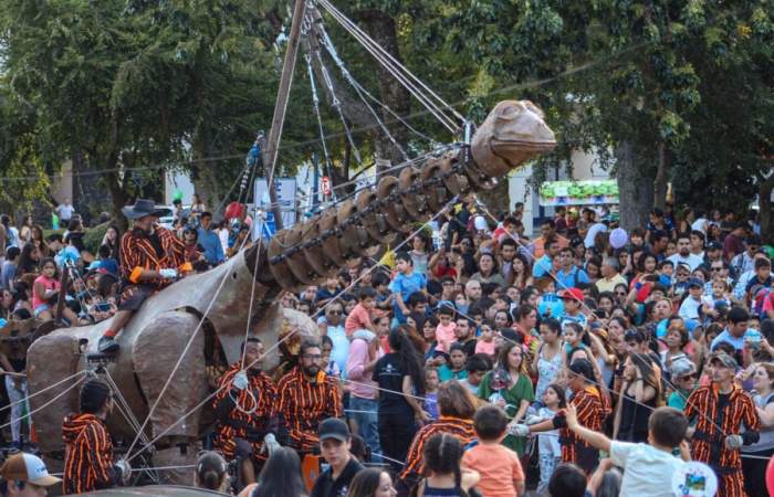 Vuelve La Pichintún, la marioneta gigante que recorrerá parques y plazas creado conciencia ambiental