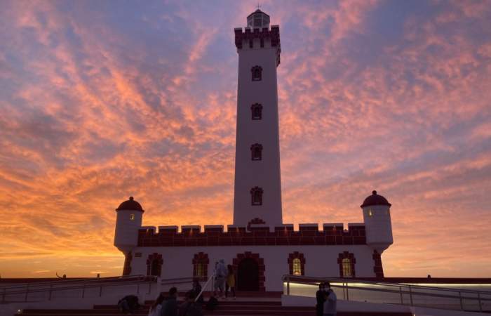 Después de tres años de restauración, el Faro Monumental de La Serena reabre al público: ahora hasta puedes subir