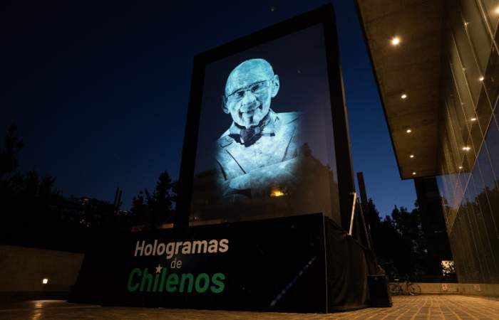 Hologramas gigantes de El agente topo y la astrónoma María Teresa Ruiz se proyectarán en Santiago