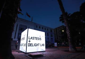 Lastesis y Delight Lab llevarán un juego colectivo a la Plaza de Armas y la Plaza de Maipú