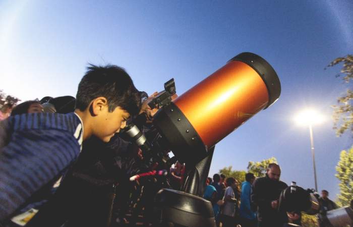 Astropalooza: un festival de astronomía gratuito y familiar en el centro de Santiago