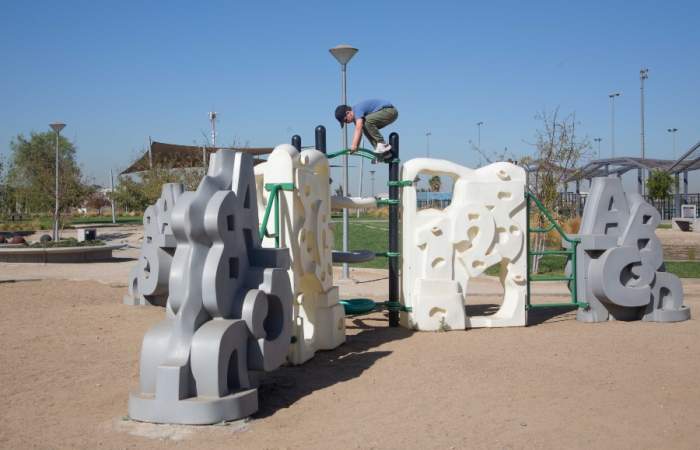 Con juegos infantiles, granjas educativas y mucha diversión: los parques en Santiago ideales para ir con niños y niñas