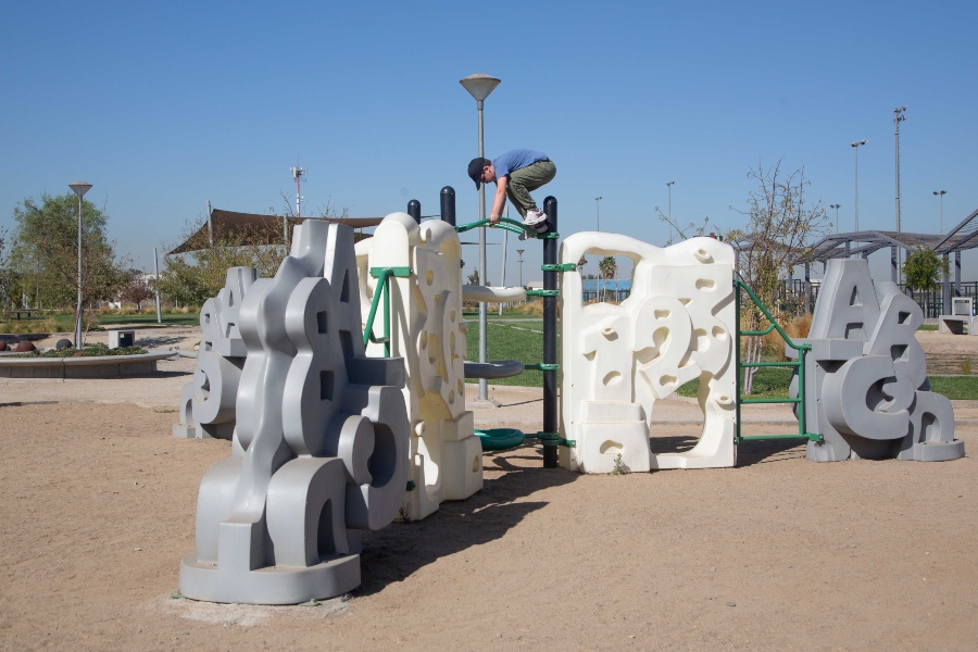 Área de juegos para niños. - Parque Central de Santiago