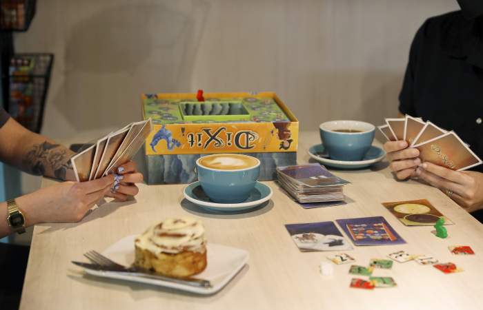 Café 2d6: el entretenido espacio que mezcla juegos de mesa y café de especialidad