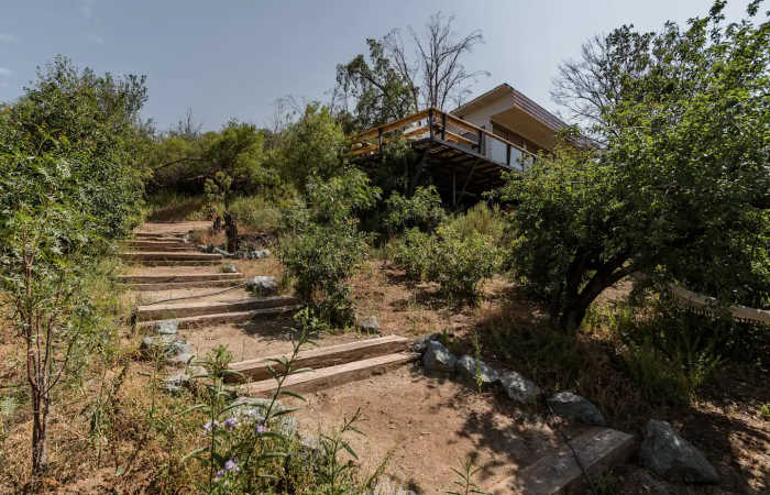 La soñada cabaña en el Cajón del Maipo con terapias milenarias que puedes arrendar con Airbnb