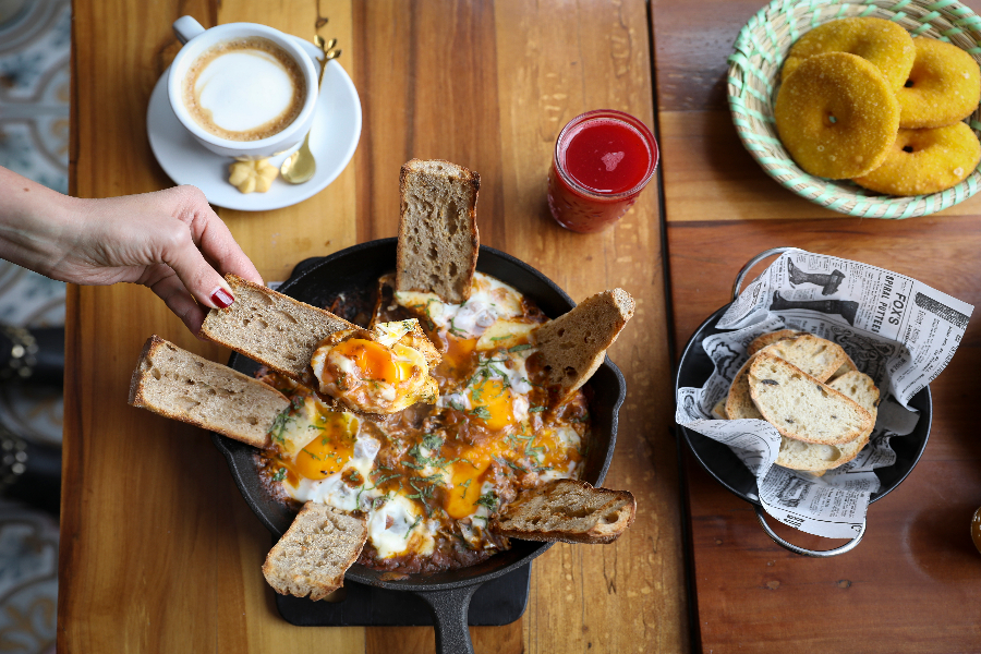 10 lugares en Santiago para tentarse con brunch, la combinación perfecta entre desayuno y almuerzo
